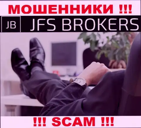 На официальном web-сайте JFS Brokers нет никакой информации о руководителях организации